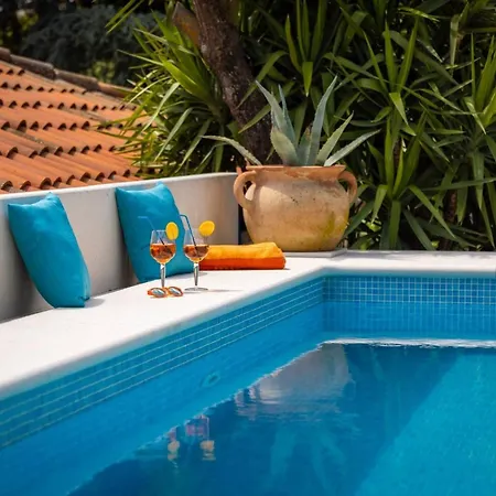 Villa New Luxury Timeless With Private Pool, Free Parking, Seafront, For 6 Persons