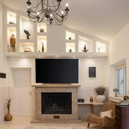 Villa New Luxury Timeless With Private Pool, Free Parking, Seafront, For 6 Persons *