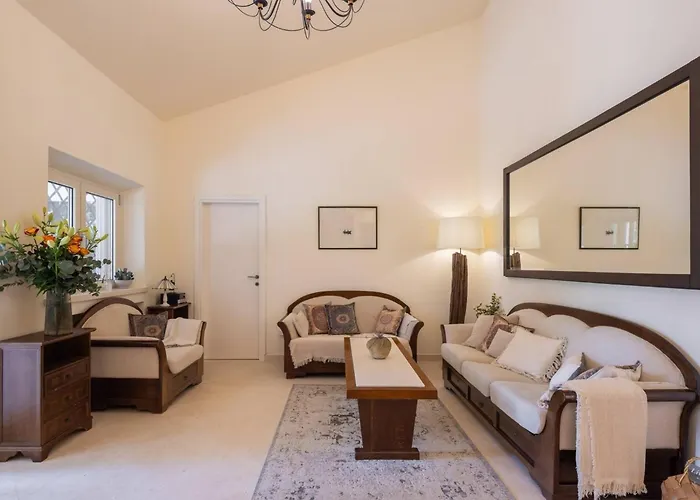 New Luxury Timeless With Private Pool, Free Parking, Seafront, For 6 Persons *