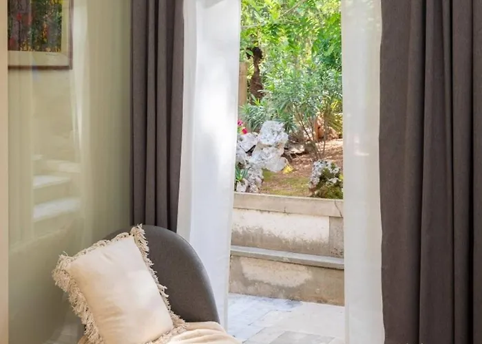 New Luxury Timeless With Private Pool, Free Parking, Seafront, For 6 Persons * Korčula