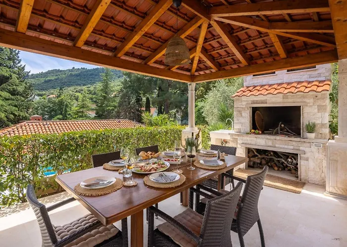 Villa New Luxury Timeless With Private Pool, Free Parking, Seafront, For 6 Persons