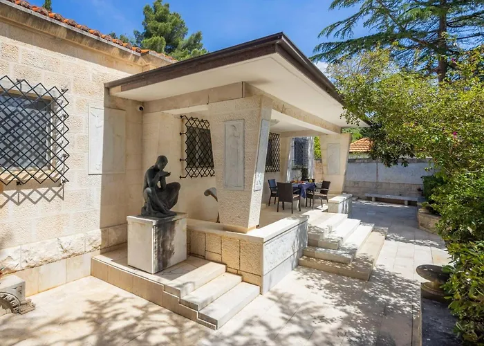 New Luxury Timeless With Private Pool, Free Parking, Seafront, For 6 Persons Villa Korčula